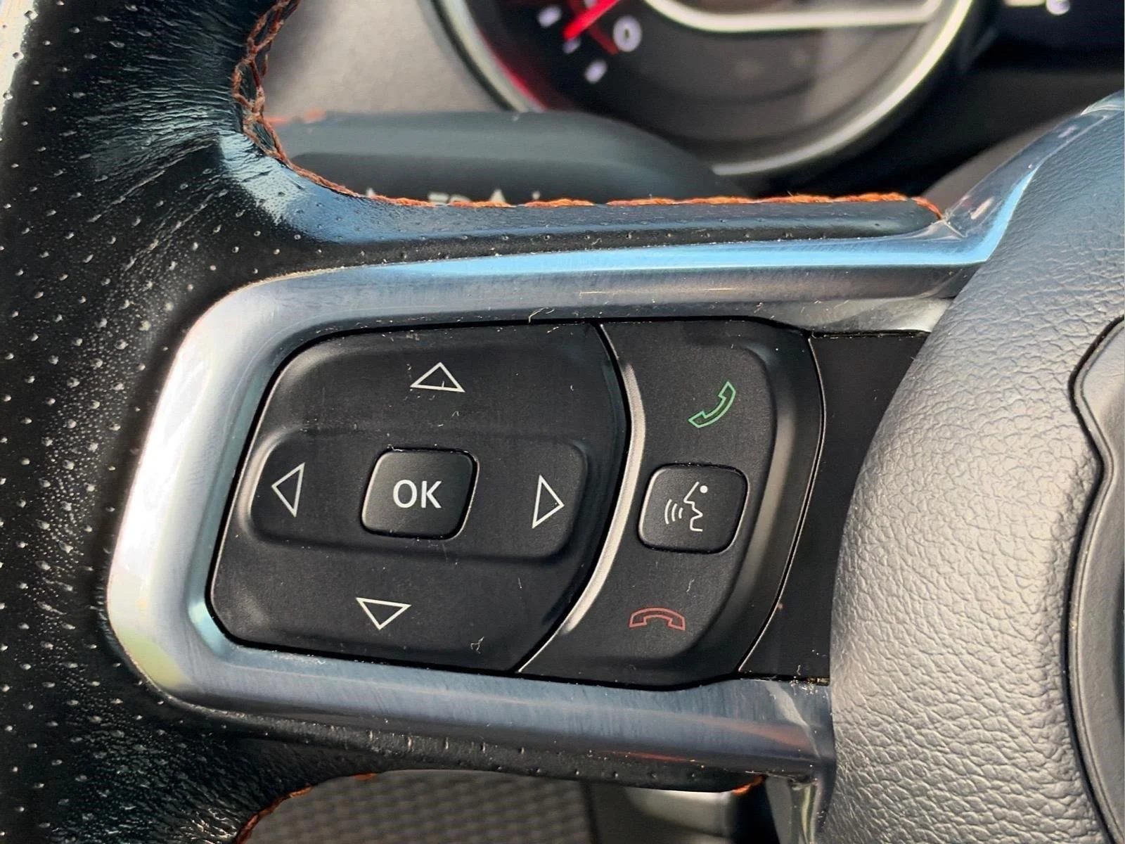 Used 2022 Sting-Gray Clearcoat Jeep Mojave image 22