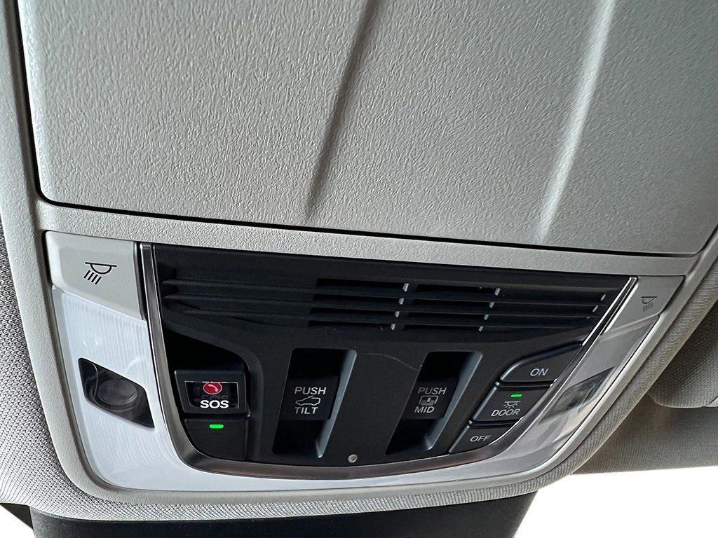 New 2026 Solar Silver Metallic Acura w/Technology Package image 28