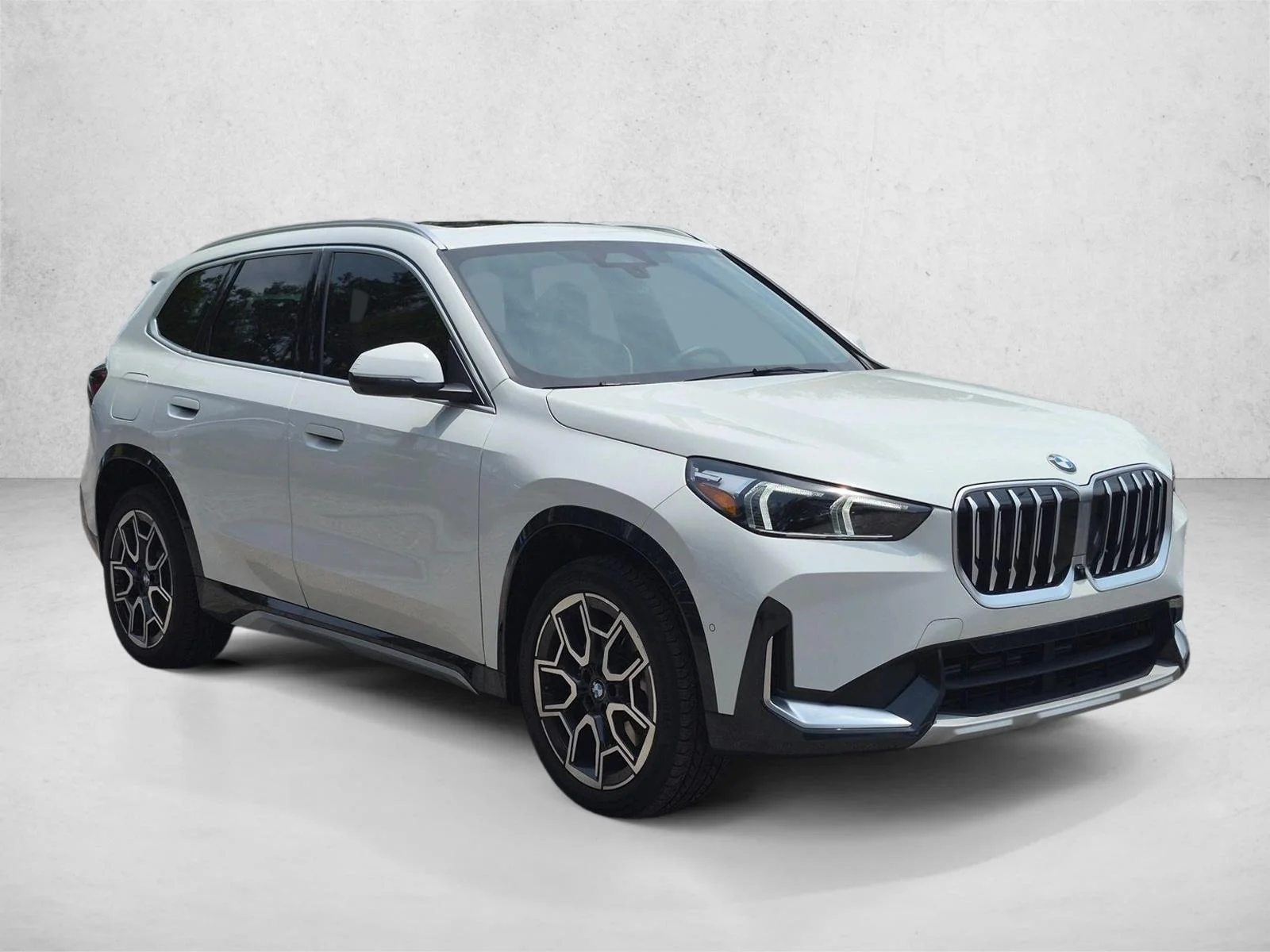 Used 2026 Alpine White BMW xDrive28i image 3