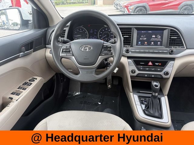 Used 2018 White Hyundai SE image 19