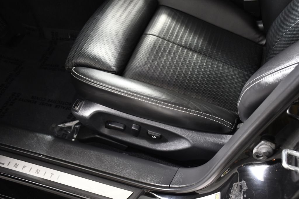 Used 2018 Black Obsidian INFINITI Sport image 16