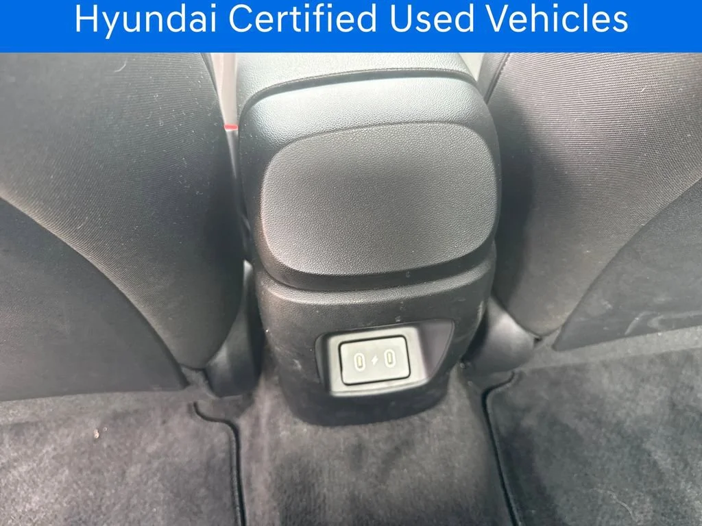 Certified Pre-Owned 2025 Hyundai Elantra SE