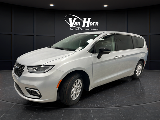 Used 2024 Silver Mist Clearcoat Chrysler Touring L image 3