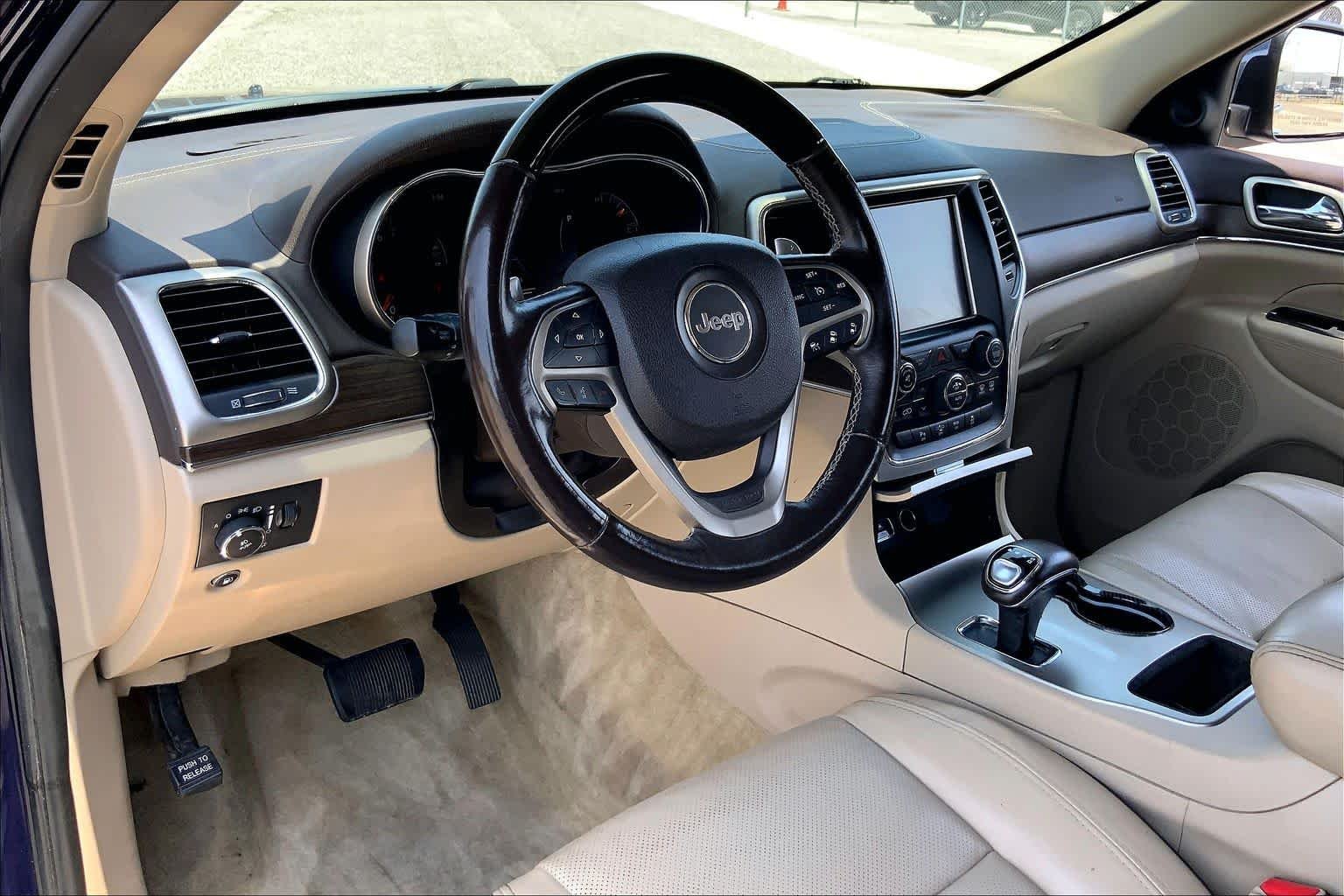 Used 2015 True Blue Pearlcoat Jeep Overland image 20