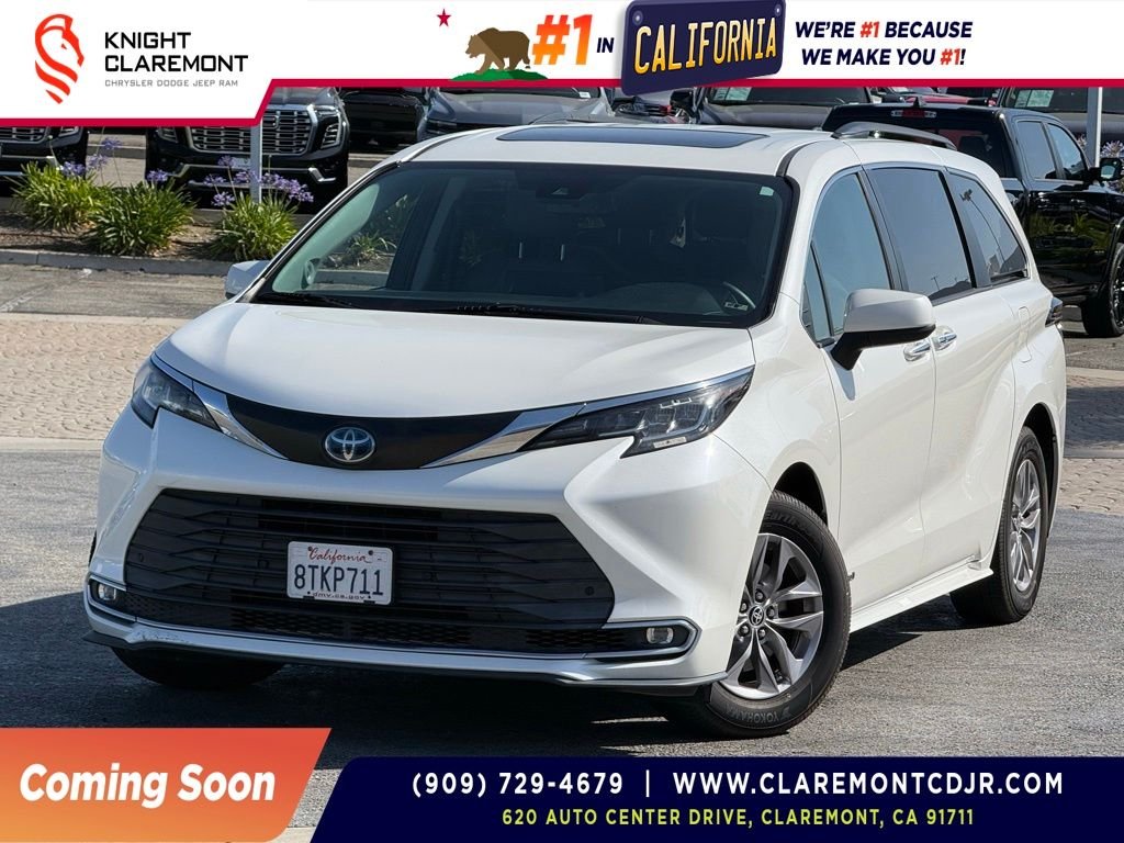 2021 Toyota Sienna XLE 7-Passenger Hybrid FWD's photo