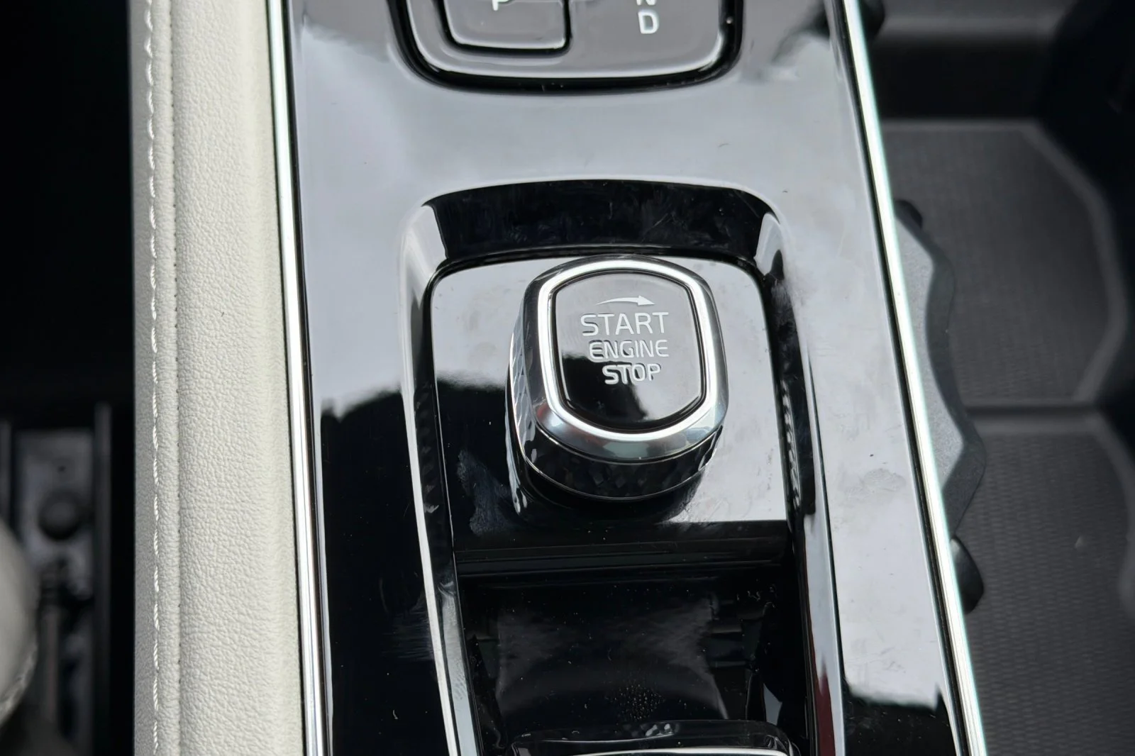 New 2026 VAPOUR GRAY Volvo Ultra image 18