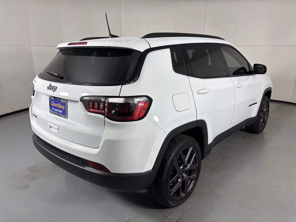 New 2026 White Jeep Latitude image 8