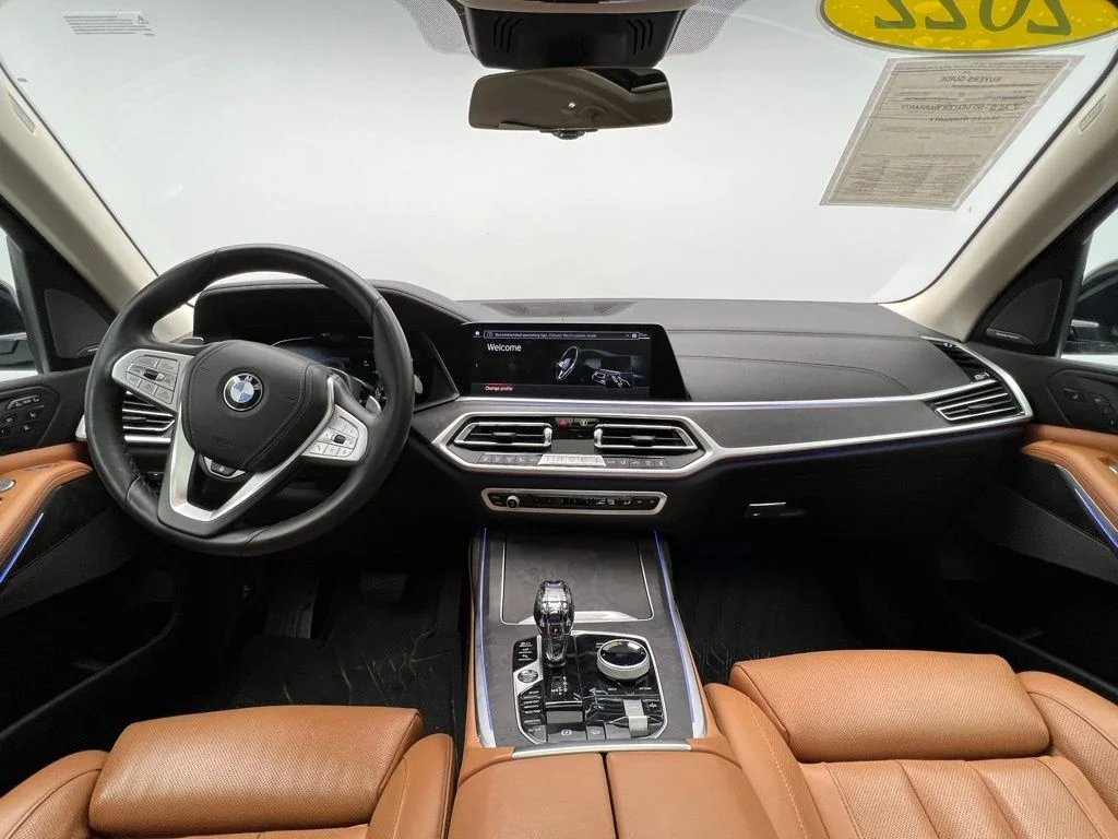 Used 2022 Green BMW xDrive40i image 11