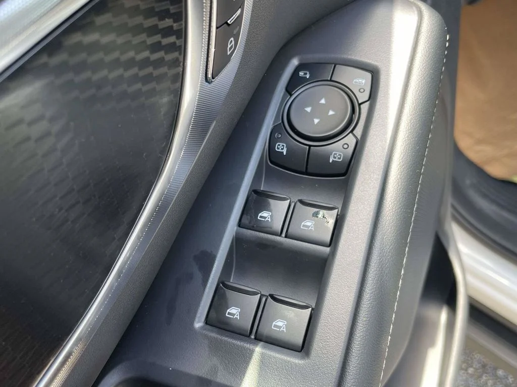 New 2027 White Ford Platinum image 16