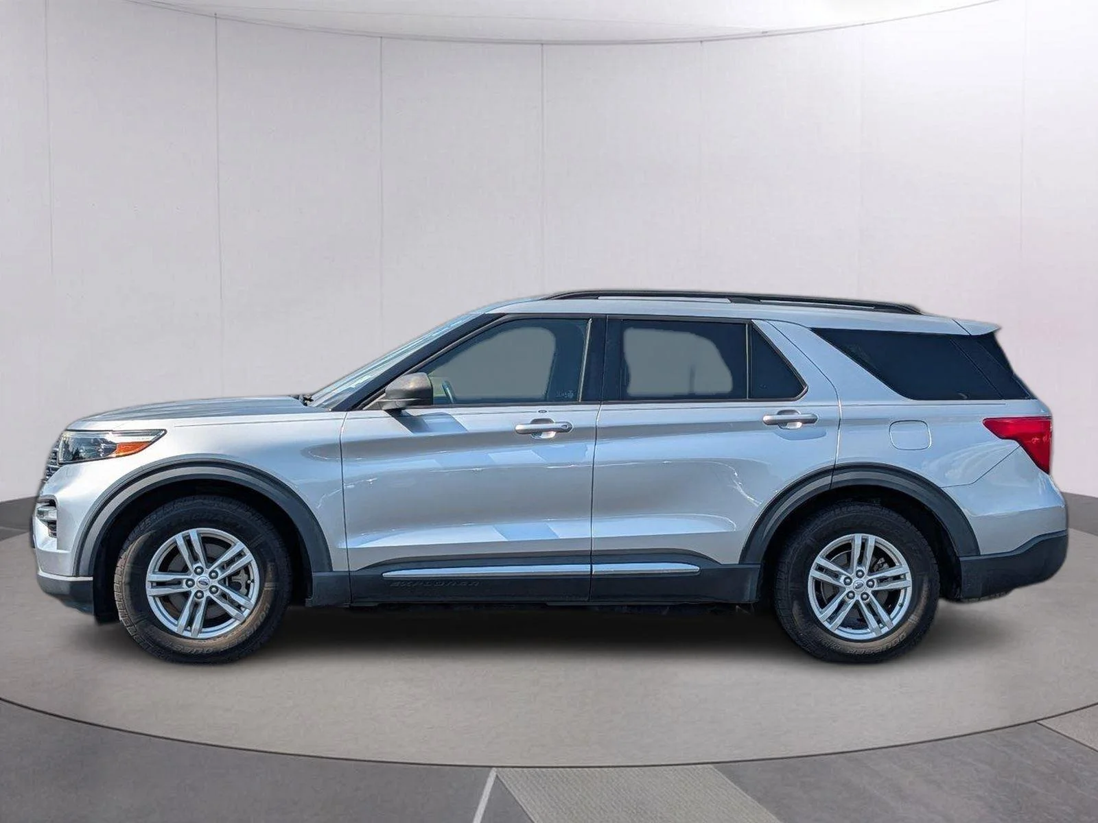 Used 2020 Iconic Silver Ford XLT image 2