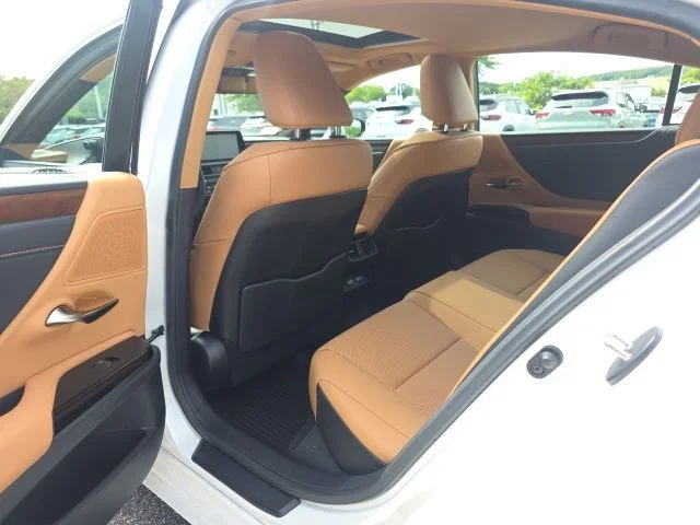 Used 2025 White Lexus 350 image 32