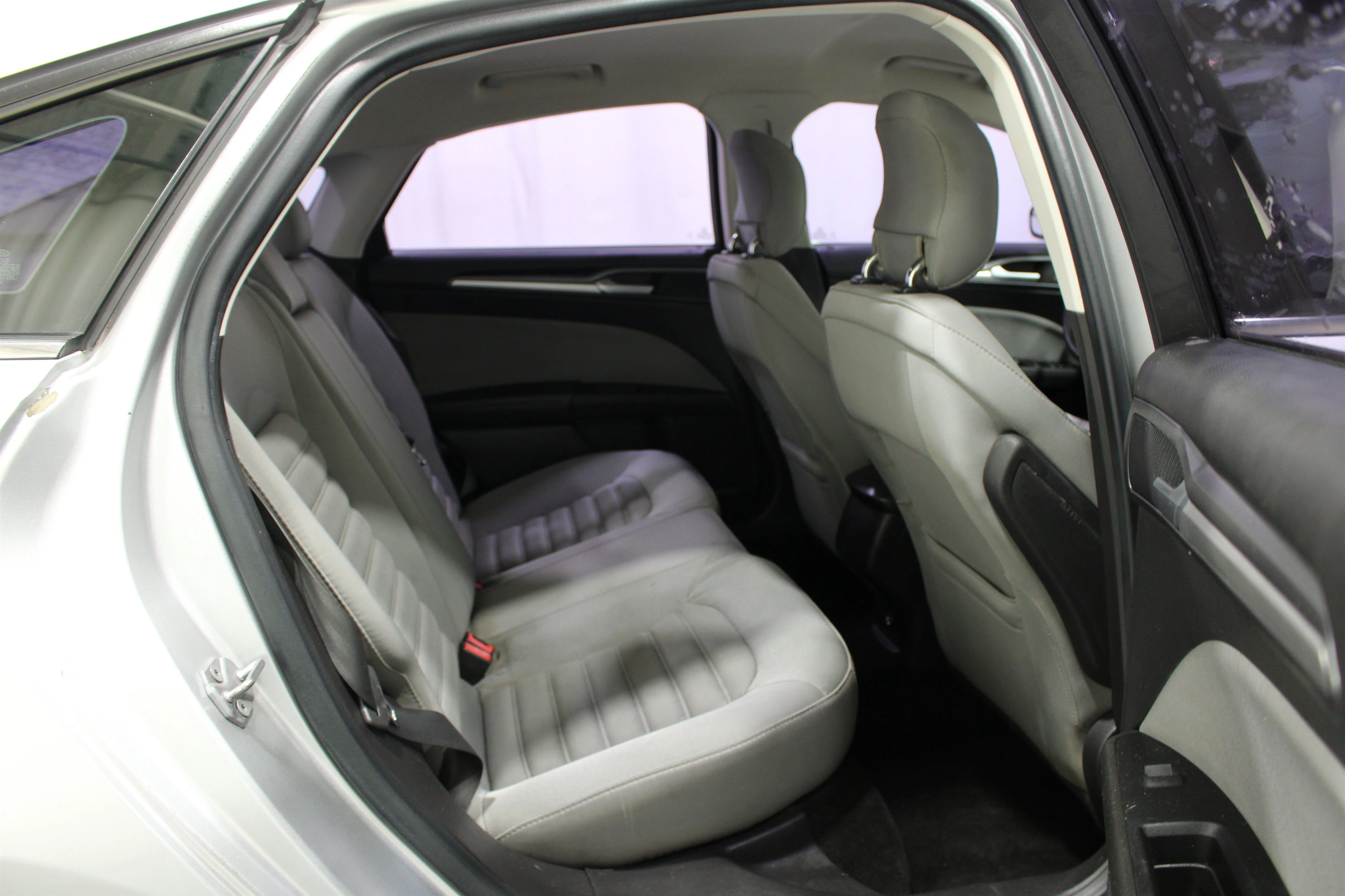 Used 2014 Silver Ford S image 19