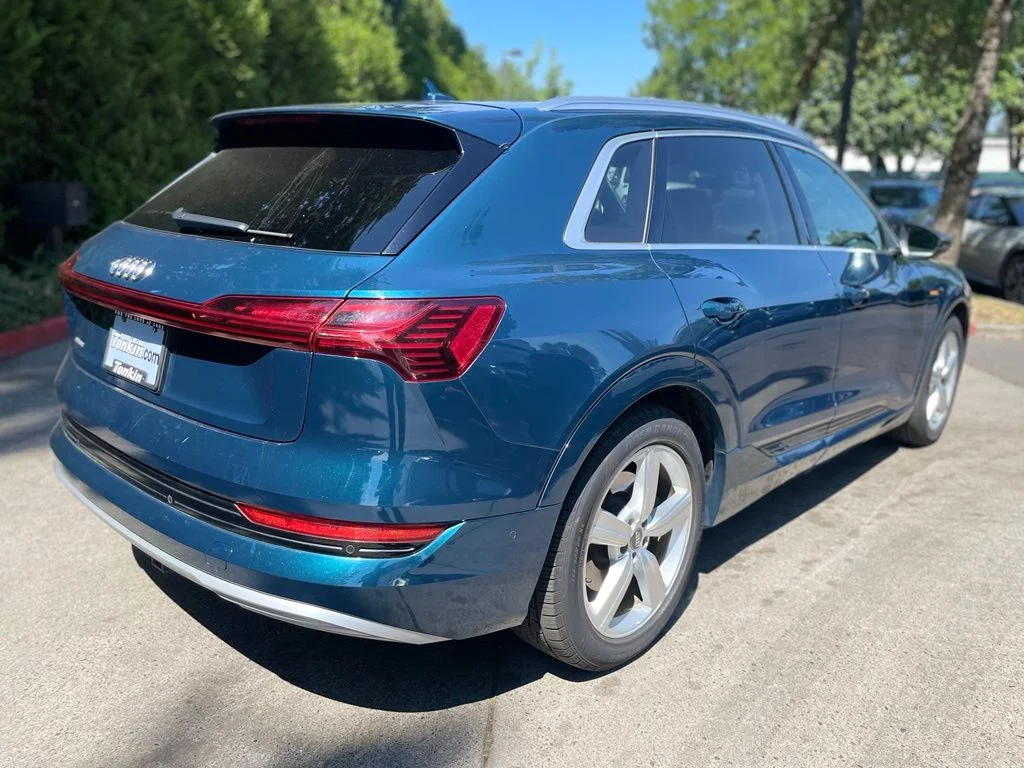 Used 2019 Galaxy Blue Metallic Audi Prestige image 4