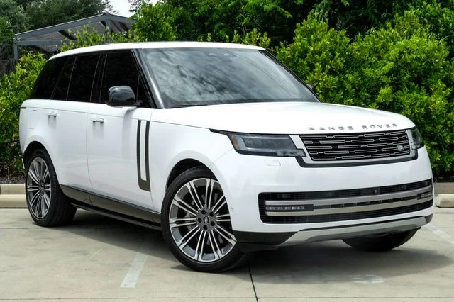 Used 2024 White Land Rover SE image 7