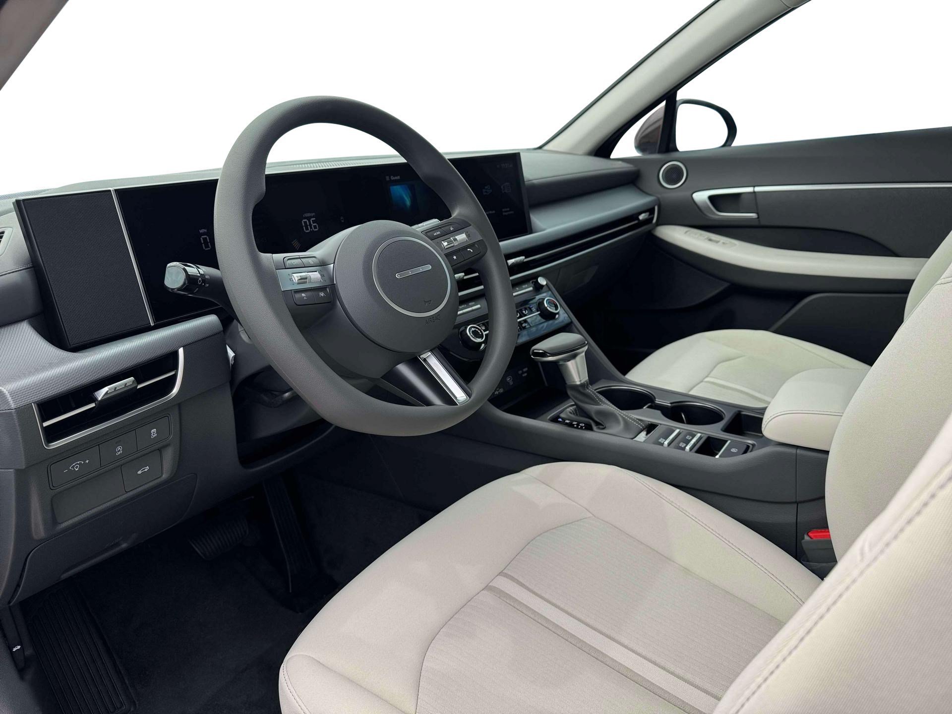New 2026 Serenity White Hyundai SE image 15
