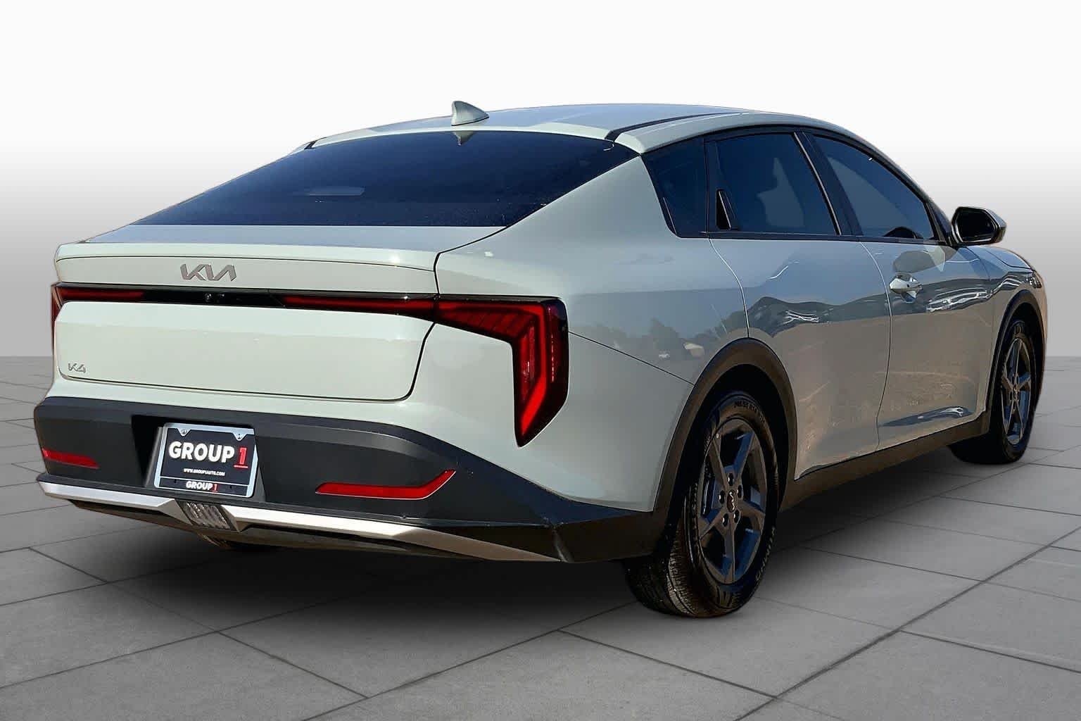 Used 2025 Morning Haze Kia LXS image 13