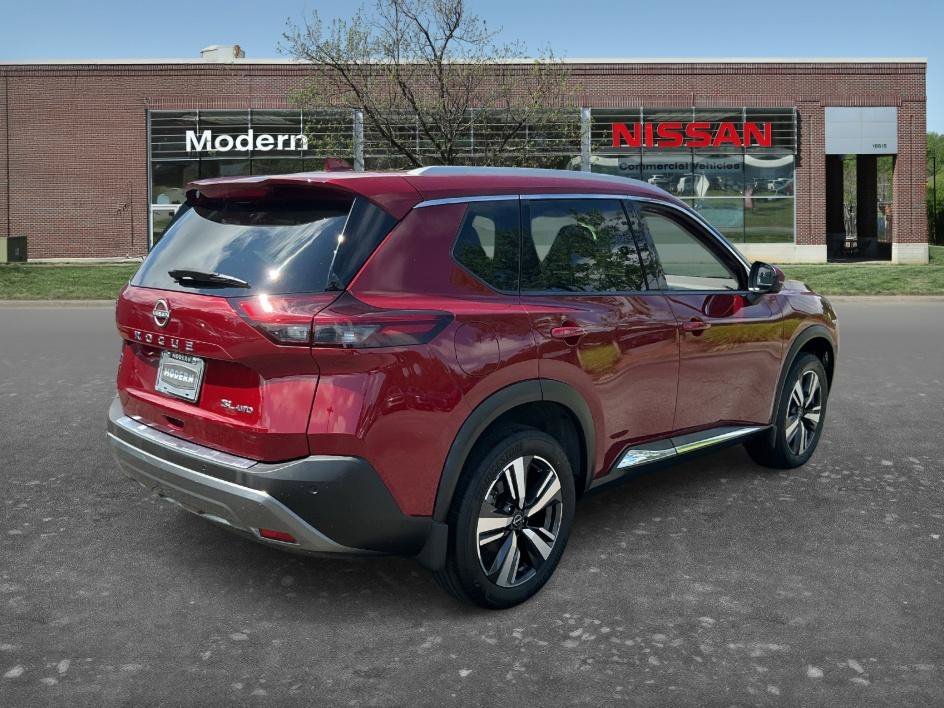 Used 2023 Scarlet Ember Tintcoat Nissan SL image 4