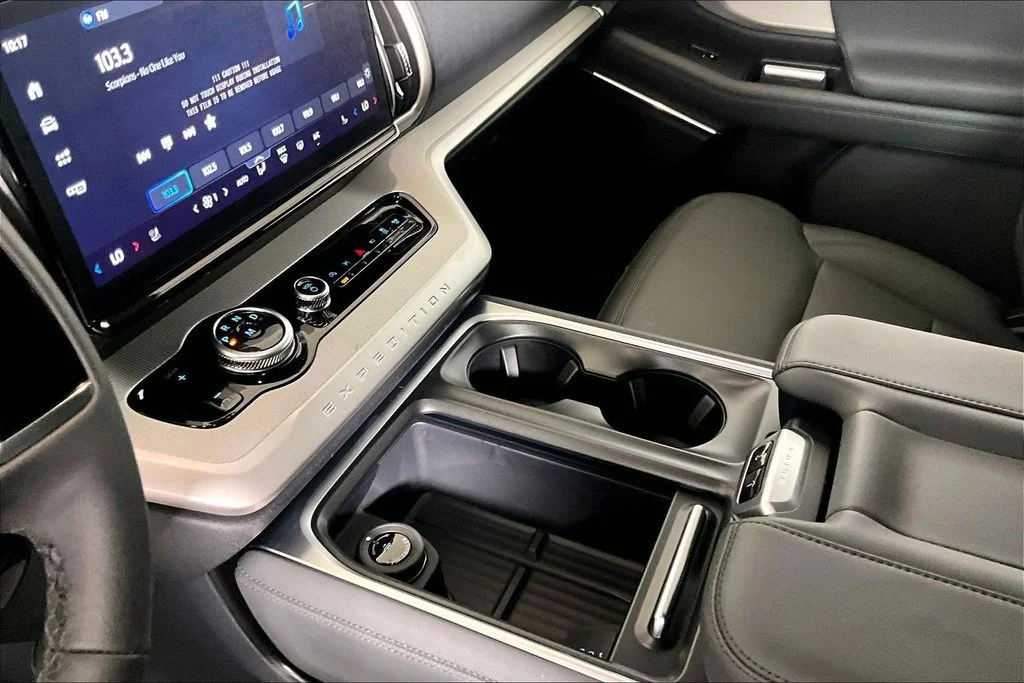 New 2026 Oxford White Ford Active image 8