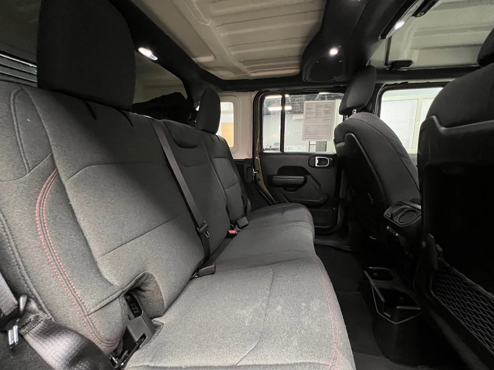 Used 2025  Jeep Rubicon image 23