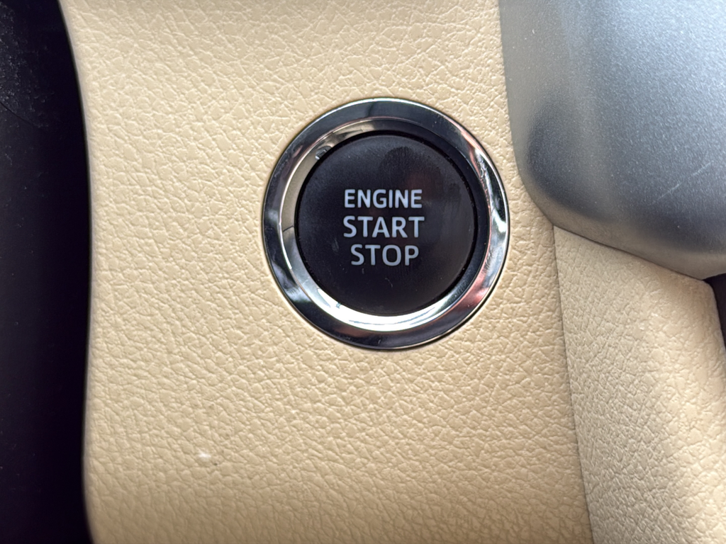 Used 2014 Red Toyota XLE V6 image 11