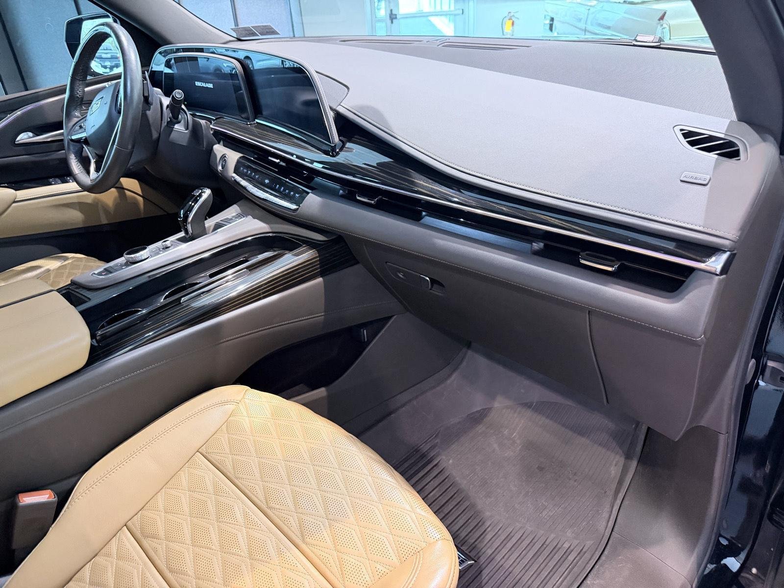 2024 Cadillac Escalade Sport - Photo 38