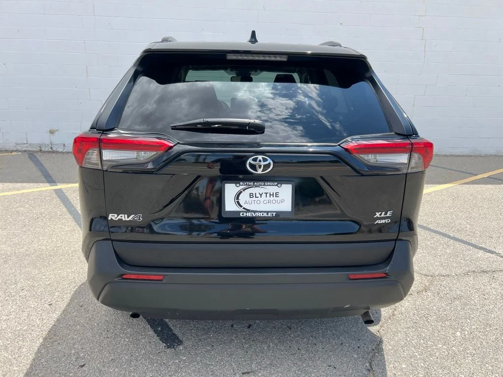 Used 2025 Midnight Black Metallic Toyota XLE image 4