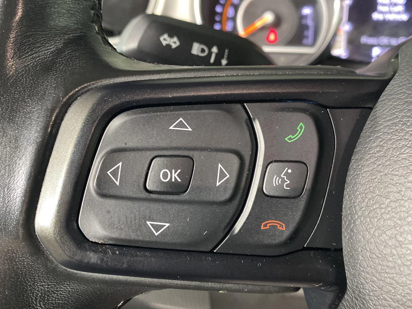 Used 2019 Bikini Pearlcoat Jeep Sport S image 18