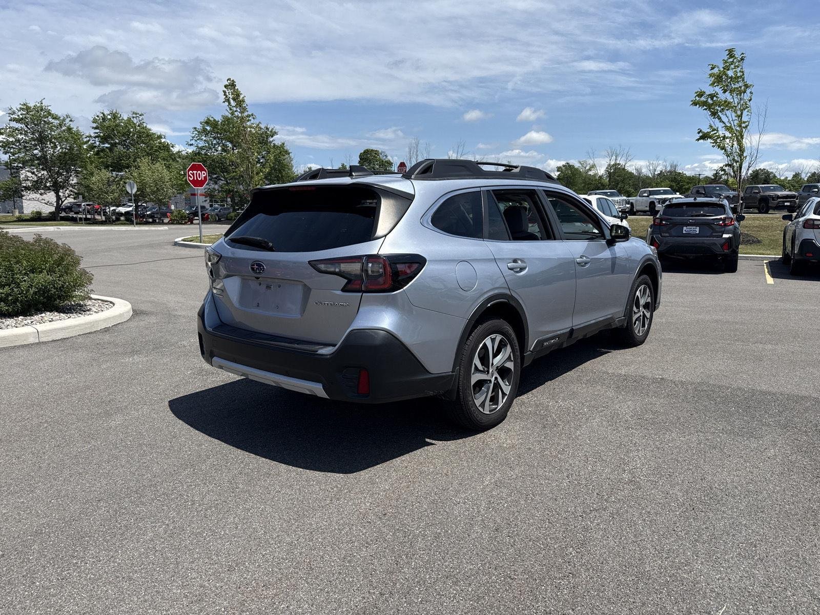 Used 2021 Ice Silver Metallic Subaru Limited image 4