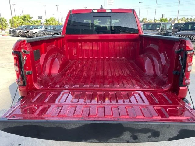 New 2026 Molten Red Pearl-Coat Exterior Paint RAM Big Horn/Lone Star image 7