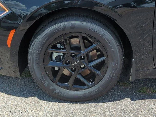 New 2026 Aurora Black Pearl Kia LXS FWD image 10