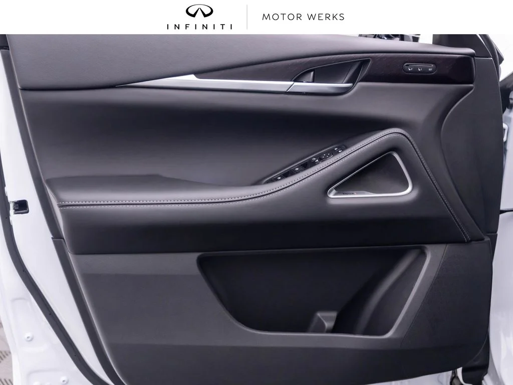 New 2027 2T RAD WHT INFINITI Autograph AWD image 12