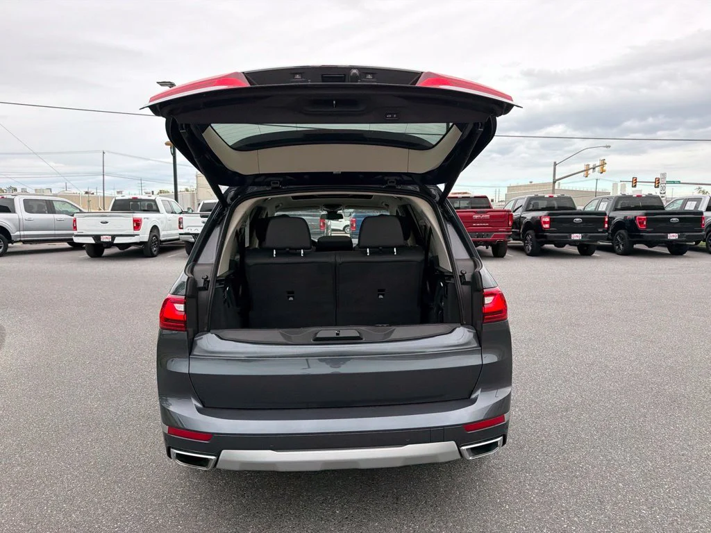 Used 2022 Gray BMW xDrive40i image 15