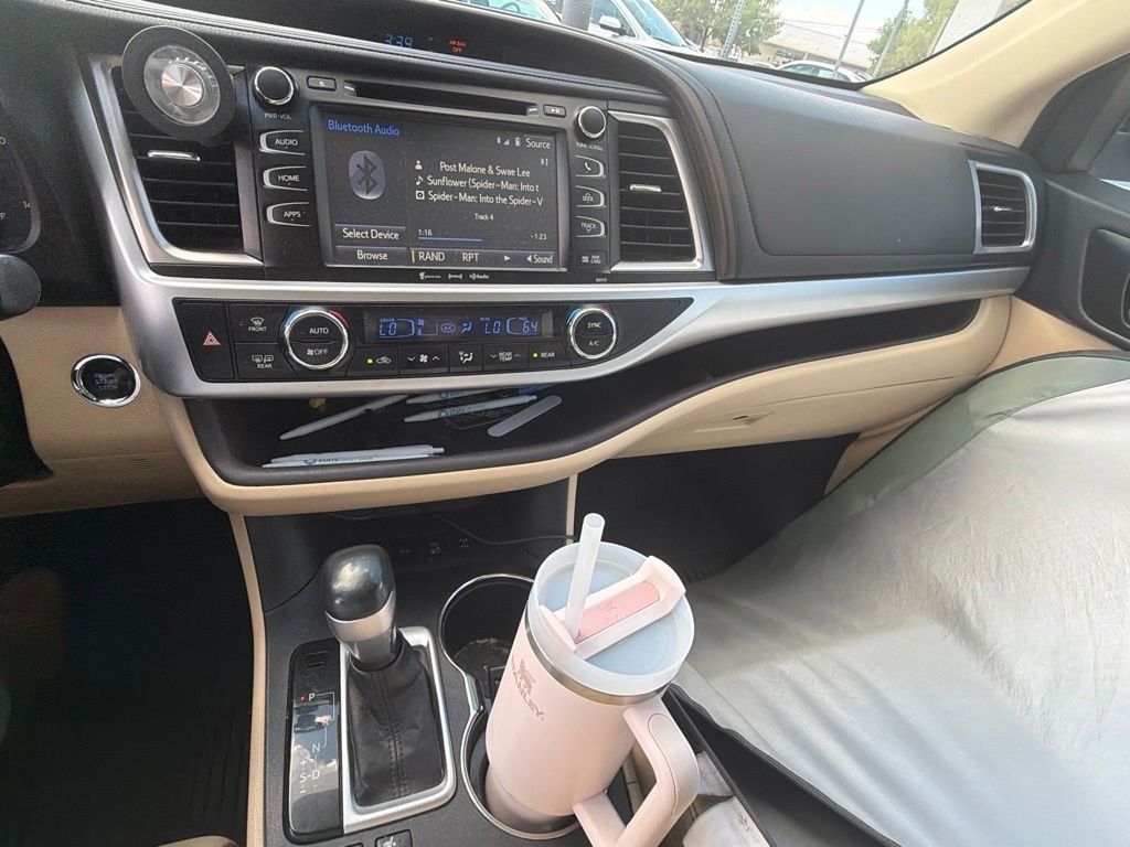 Used 2017 White Toyota XLE image 15