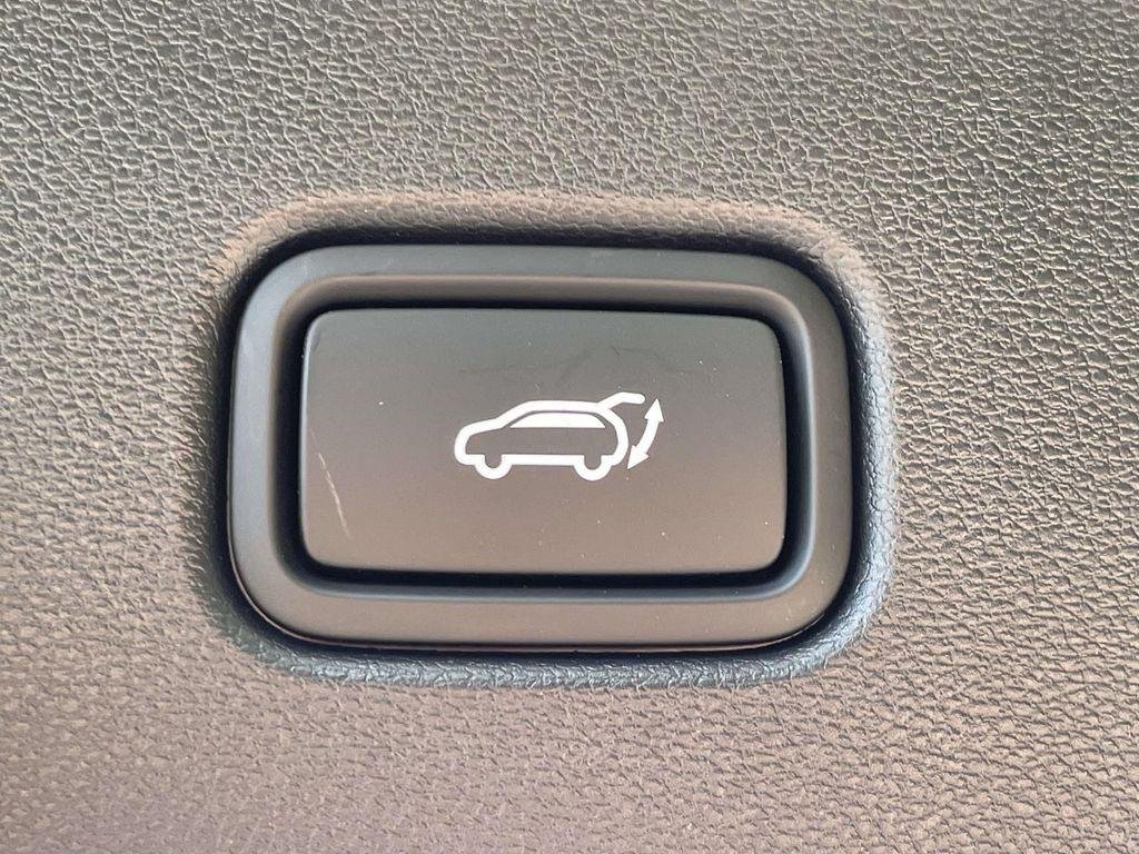 New 2026 White Hyundai SEL AWD image 10