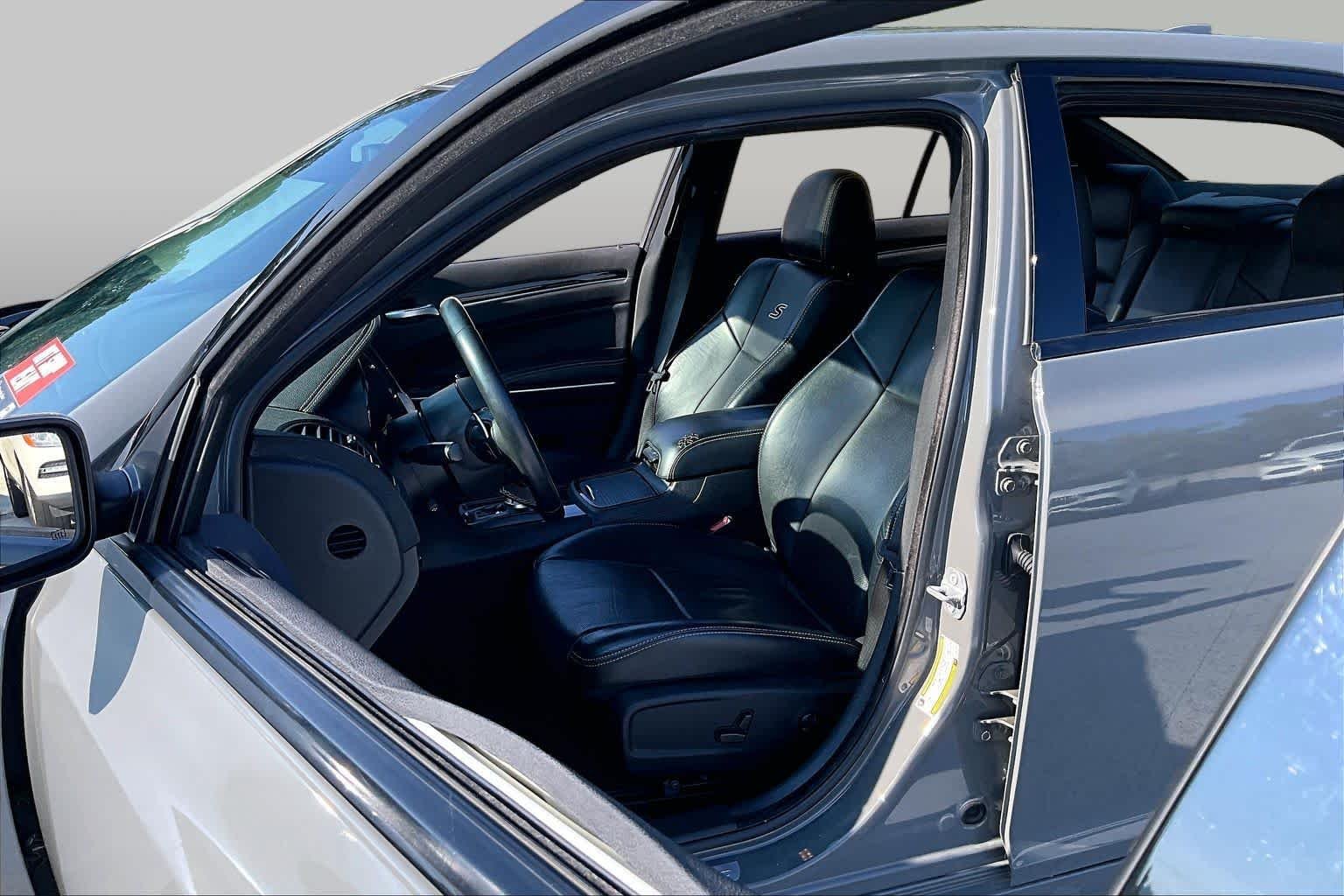 Used 2019 Ceramic Grey Clearcoat Chrysler 300S image 7