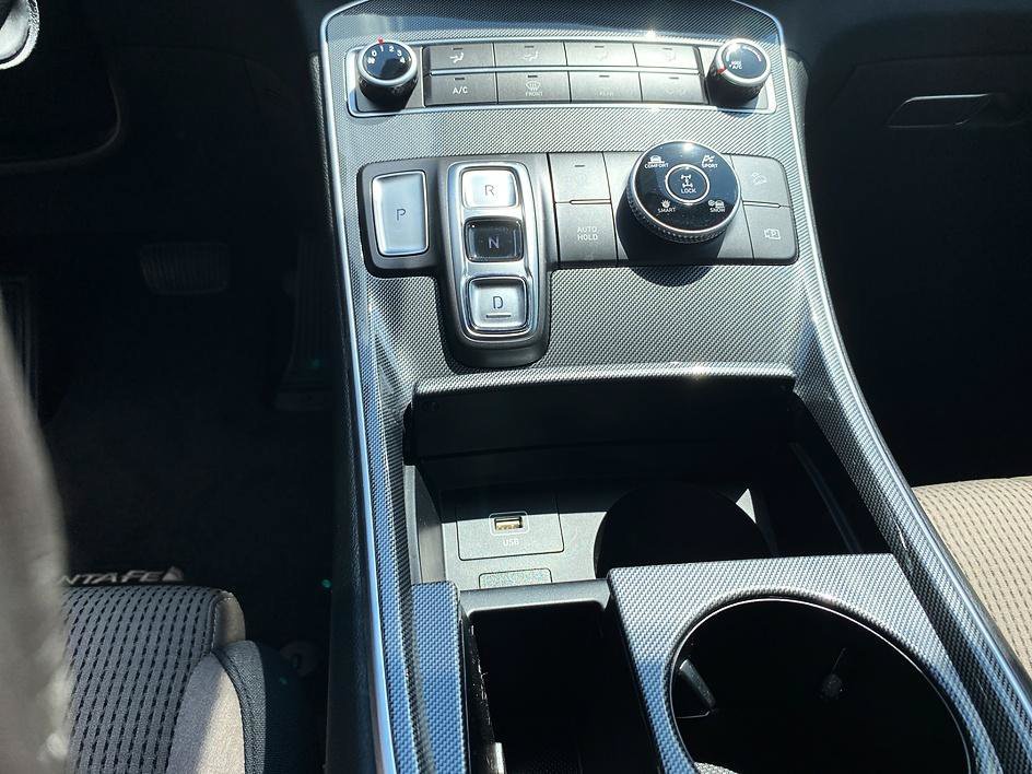 Used 2023 Twilight Black Hyundai SE image 17
