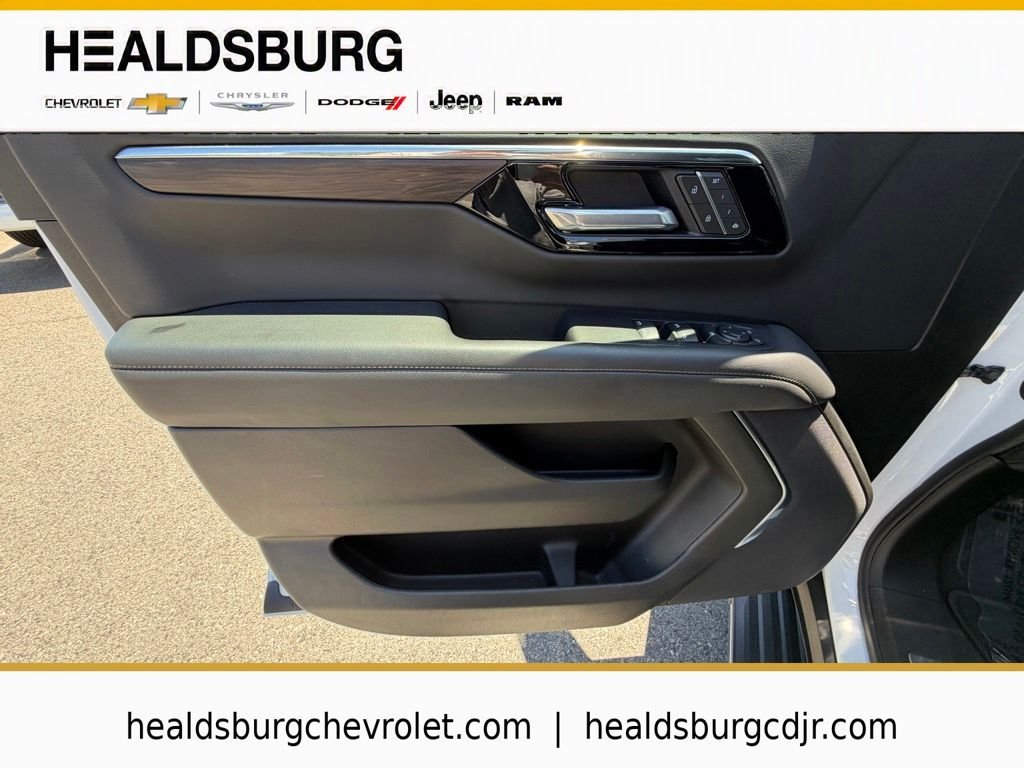 Used 2025 White Chevrolet LT image 10