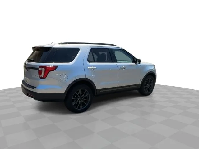 Used 2018 Silver Ford XLT image 8