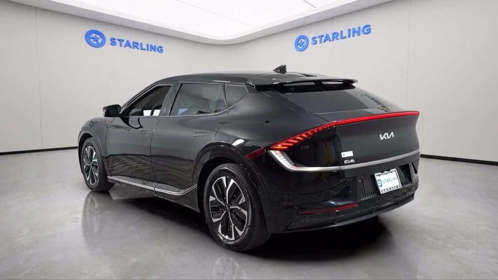 Used 2024 Black Kia Wind image 6