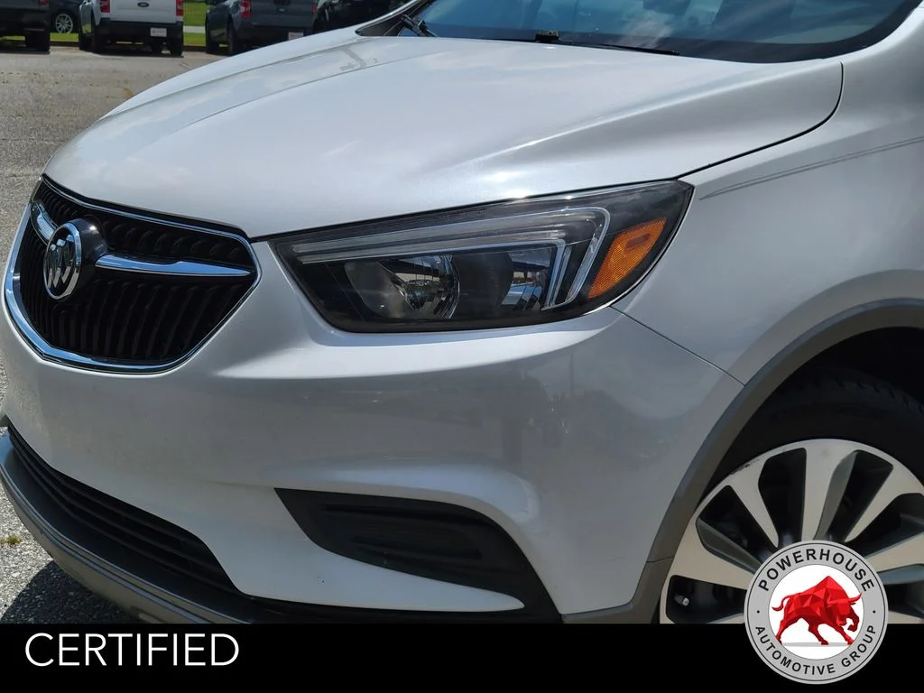 Used 2018 White Buick Preferred image 10