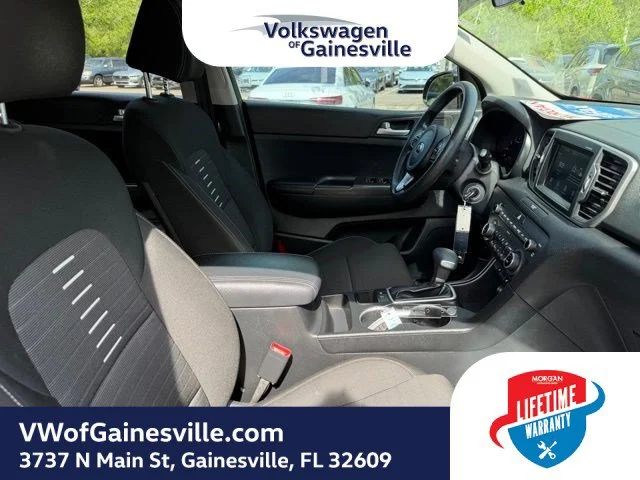 Used 2018 Hyper Red Kia LX image 9