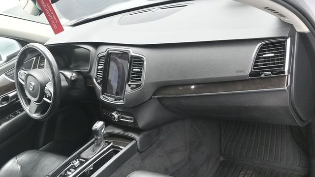 Used 2018 Silver Volvo T6 Momentum image 12