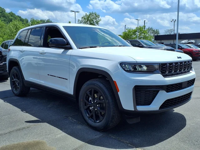 2026 Jeep Grand Cherokee Laredo Altitude