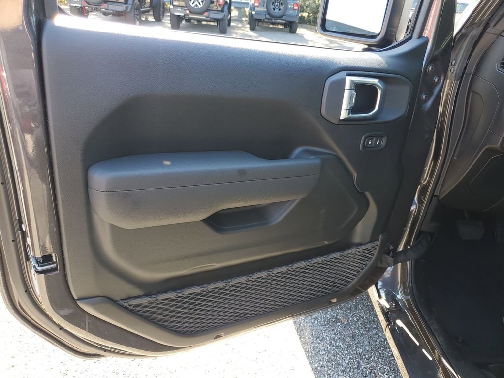 New 2026 Granite Crystal Metallic Clear-Coat Exterior Paint Jeep Sport image 7