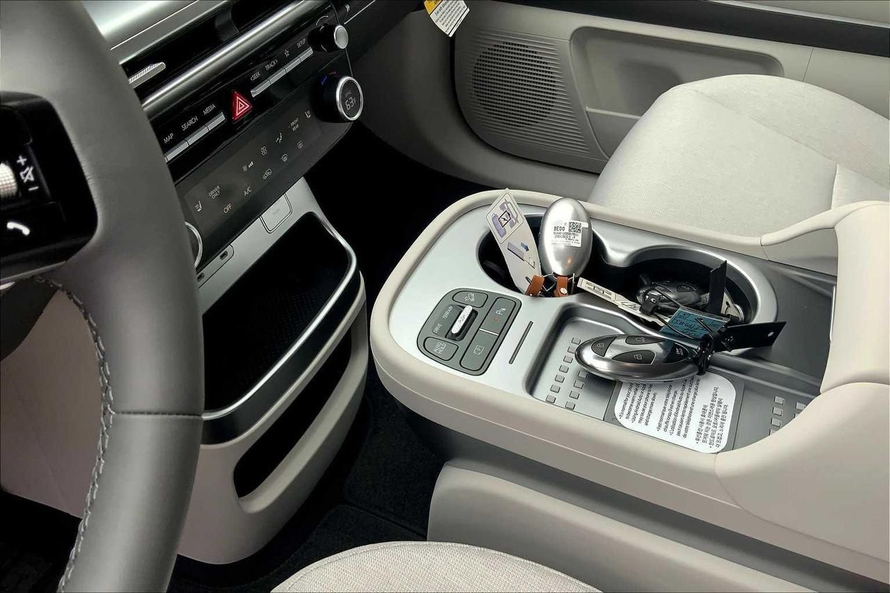2026 Hyundai IONIQ 9 SE - Photo 8