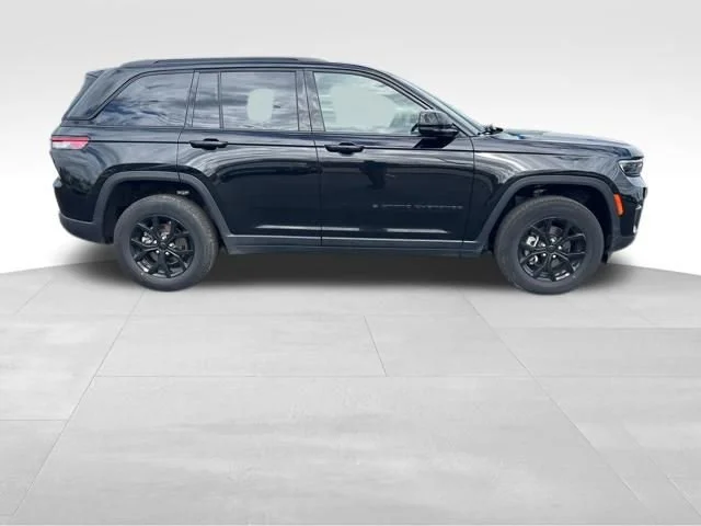 Used 2025 Black Jeep Altitude image 4