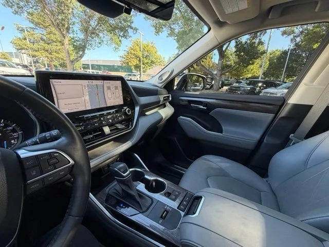 Used 2021 Blizzard Pearl Toyota Hybrid Platinum image 19