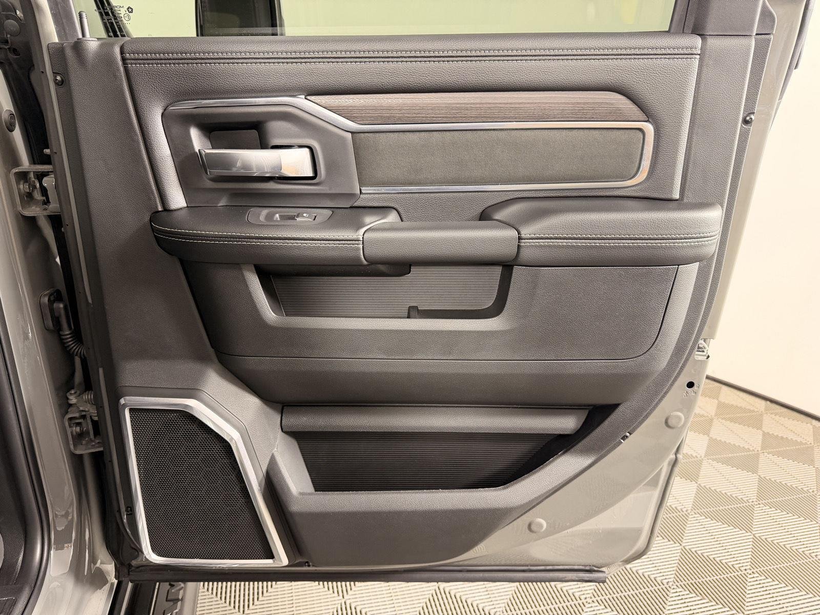 2026 RAM 3500 Laramie - Photo 20