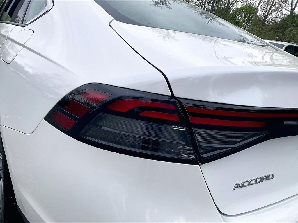 Used 2023 White Honda EX image 33