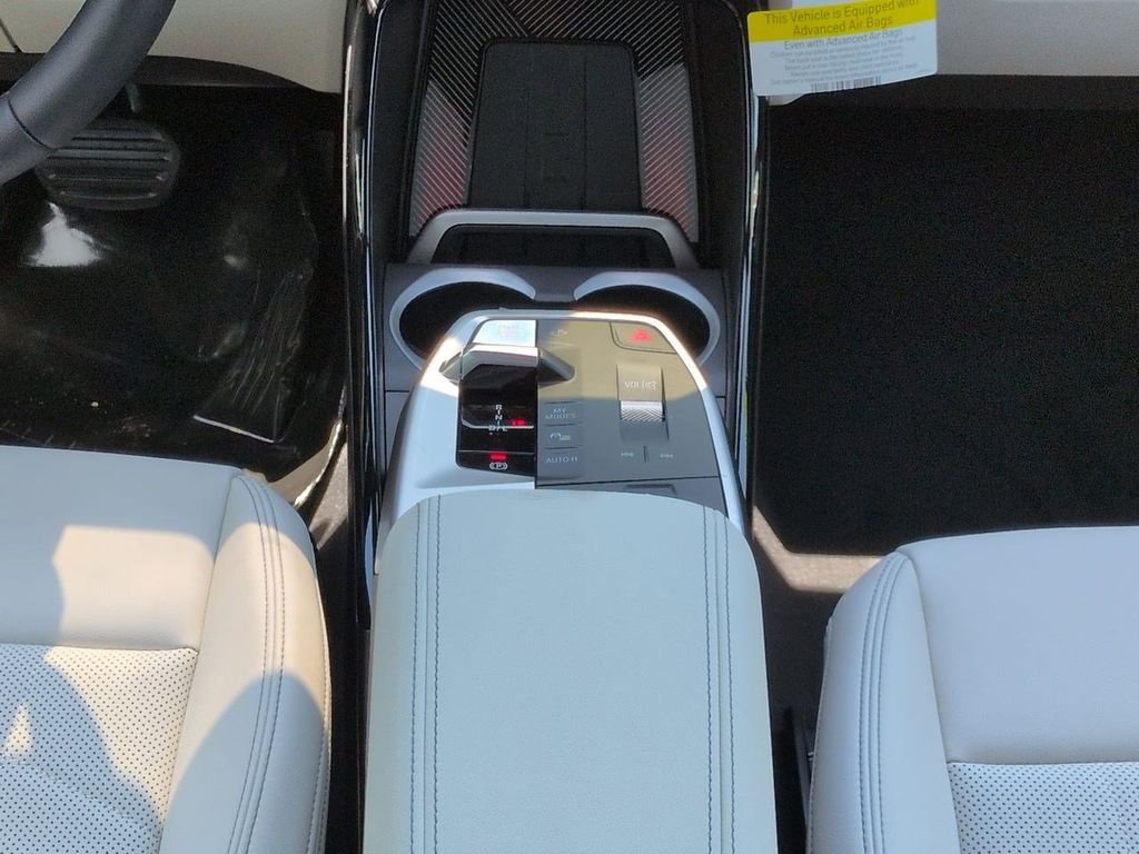 New 2026 Mineral White Metallic BMW xDrive28i image 19